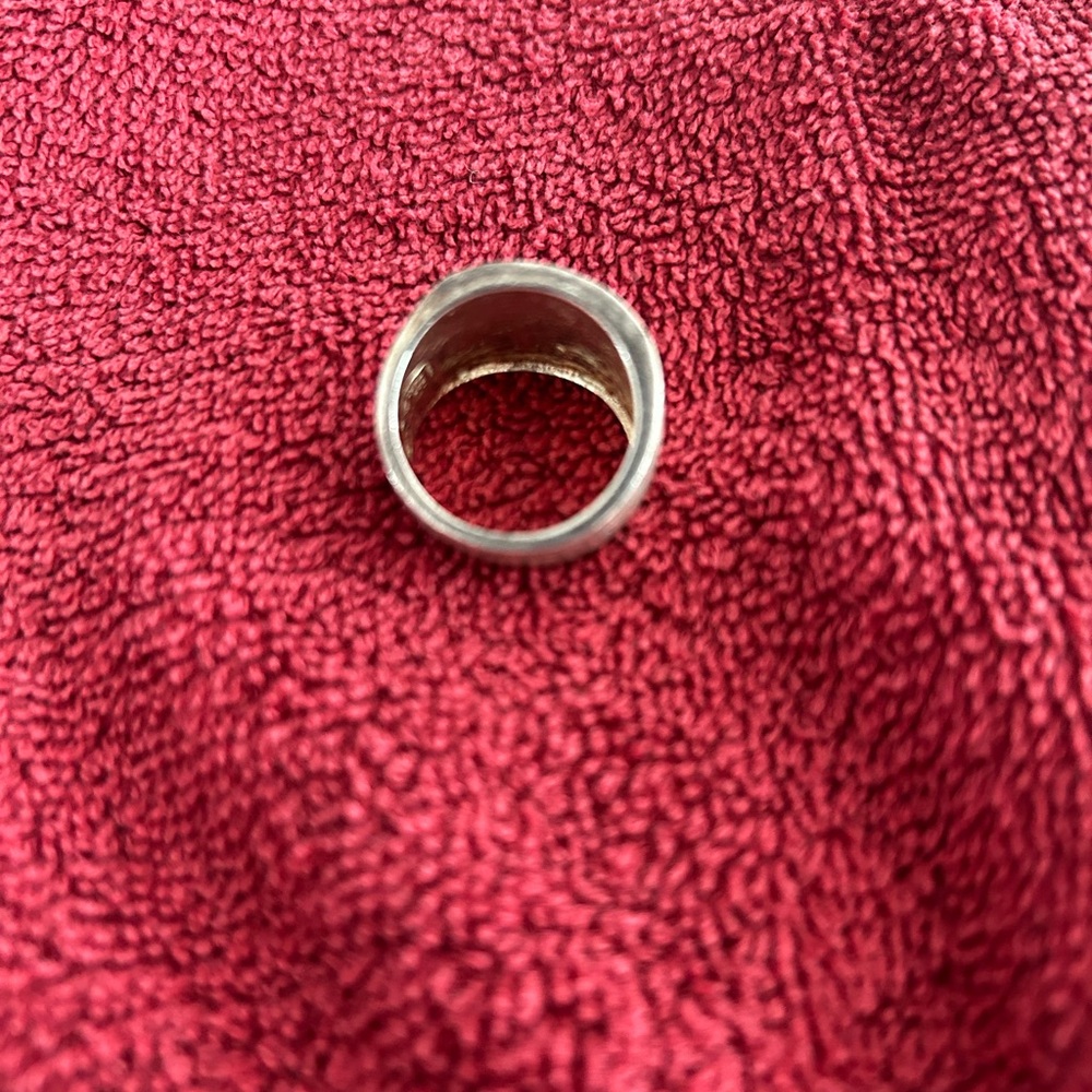 Elegant Silver Band Ring - Picture 3 of 3